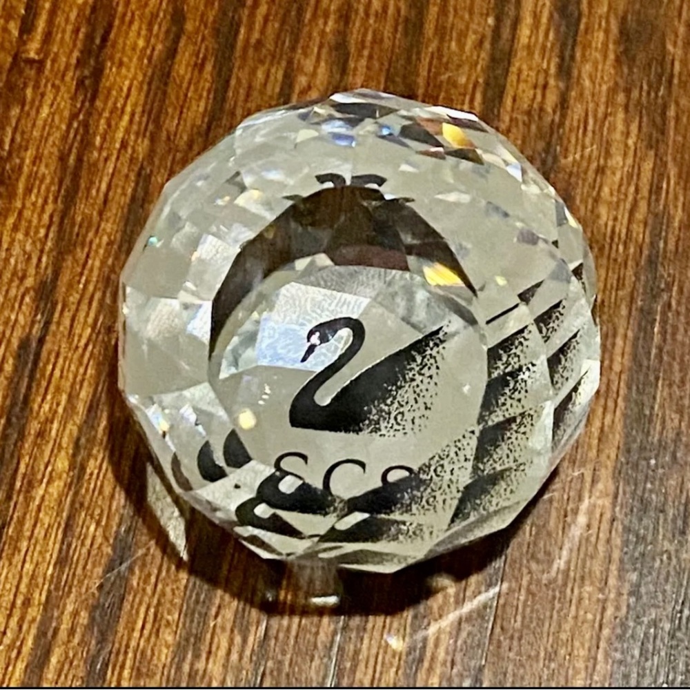 Swarovski Crystal SCS Black Swan Multifaceted Round Ball Paperweight Figurine